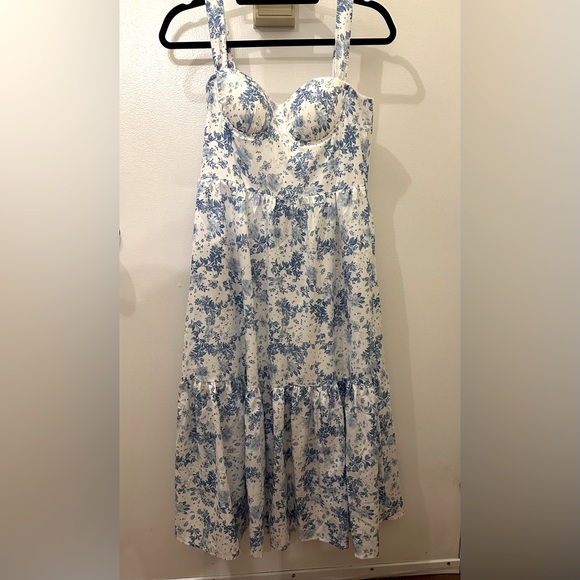 NEW WITH TAG blue and white floral dress with pockets and zippered - Picture 3 of 7
